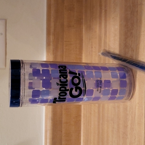 Tropicana Go! Plastic tumbler with straw - Picture 1 of 6